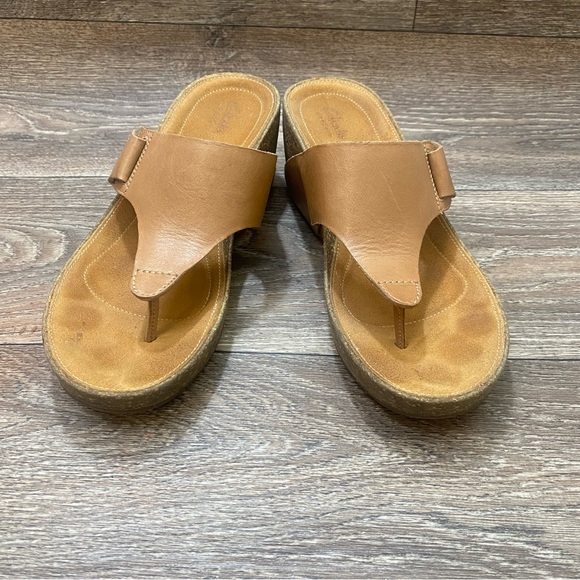 CLARKS ARTISIAN LADIES TERMIRA WEST LEATHER CAMEL THONG WEDGE SANDALS SIZE 10 - Picture 5 of 11